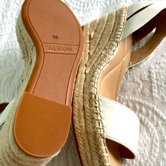 Alfani Women’s Cohjo Padded Insole White Wedge Sandals, Size 91/2 M. NEW - Picture 7 of 14